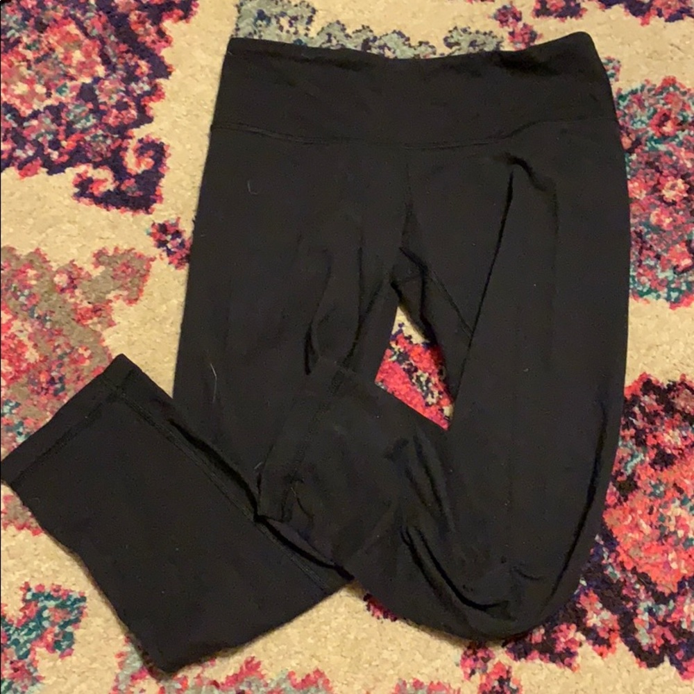 Black lululemon wunderunder crops